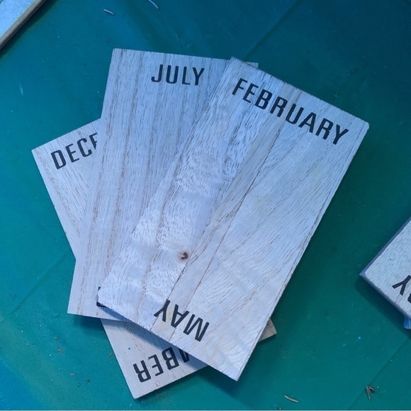 Wooden calendar - Picture 5 of 7